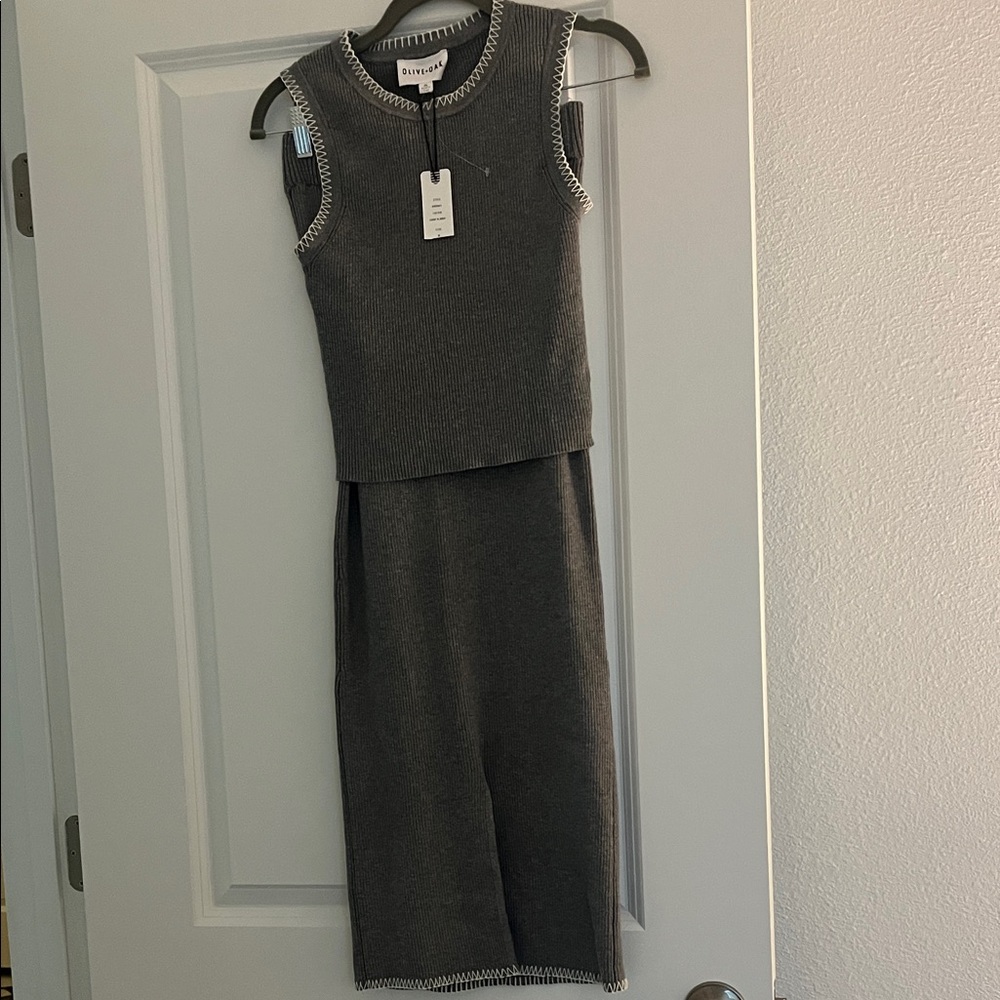 Olive & Oak Charcoal Sleeveless 2 Pc Top and Skirt XS NWT
